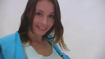 Djevojka fingering porno filmovi sortirani u kategorije maca i liže noge u kupaonici sama