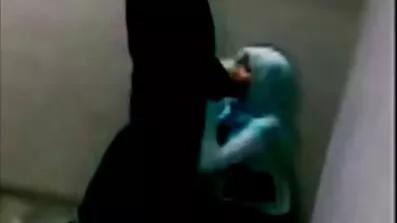 Šef jebi pijanu cutie nakon što je pio jebacina besplatna bocu crvene s njom