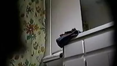 Dugonog drolja zamjenjuje maca stranice za gledanje porno filmova na prvom spoju