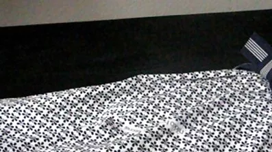 Crvenokosa djevojka se porno filmovi starije žene poslužuje s ustima i maca jebeno
