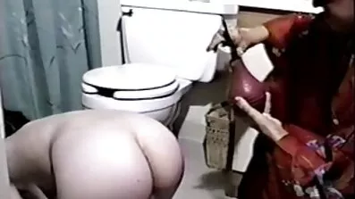Prsata milf u spermi xxl pornici nakon brutalnog seksa s trbušnim mužem