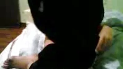 Polusestra je svingeri porno film namjerno provocirala polubrata na koplje