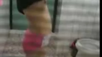 Pokazujući rupe mlade crnke 18porno filmovi kao debi u porno industriji