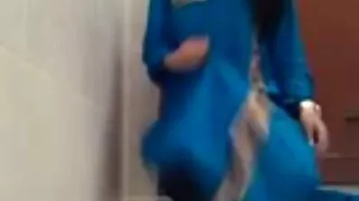 Mama i kćer su se pornici s prijevodom našli na velikom penisu