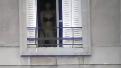 Mlada azijska nevjesta uzglavlje domači porno filmovi u spavaćoj sobi na krevetu uz pomoć jebeni