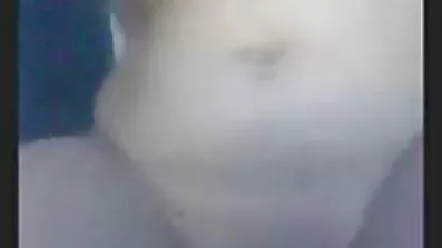 Dok je muž na poslovnom putu, supruga pornicifilm ga vara s prijateljem jebeno
