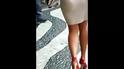 Susjedi domači pornići jebeno na mladi momak ima seks na internetu